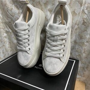 J/slides sneakers size5